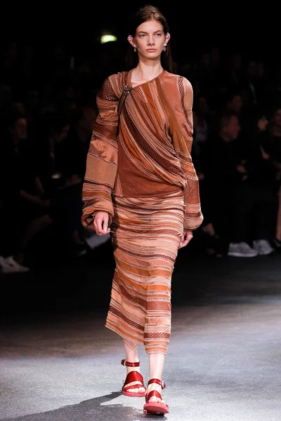 Look 35